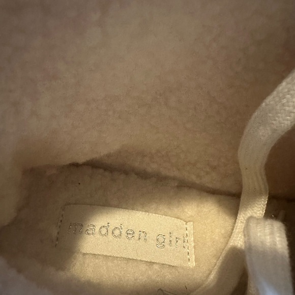NEW - Madden Girl Cozy White Sneakers - Picture 7 of 8